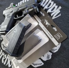 (image for) OEM Glock 19 Magazine 9mm Gen 4 #MF19015 15 rnd. BLACK